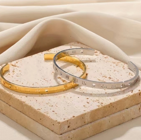 GOLD Plated Roman Numerals Cuff Stackable Bracelet NEW in package - Picture 9 of 12